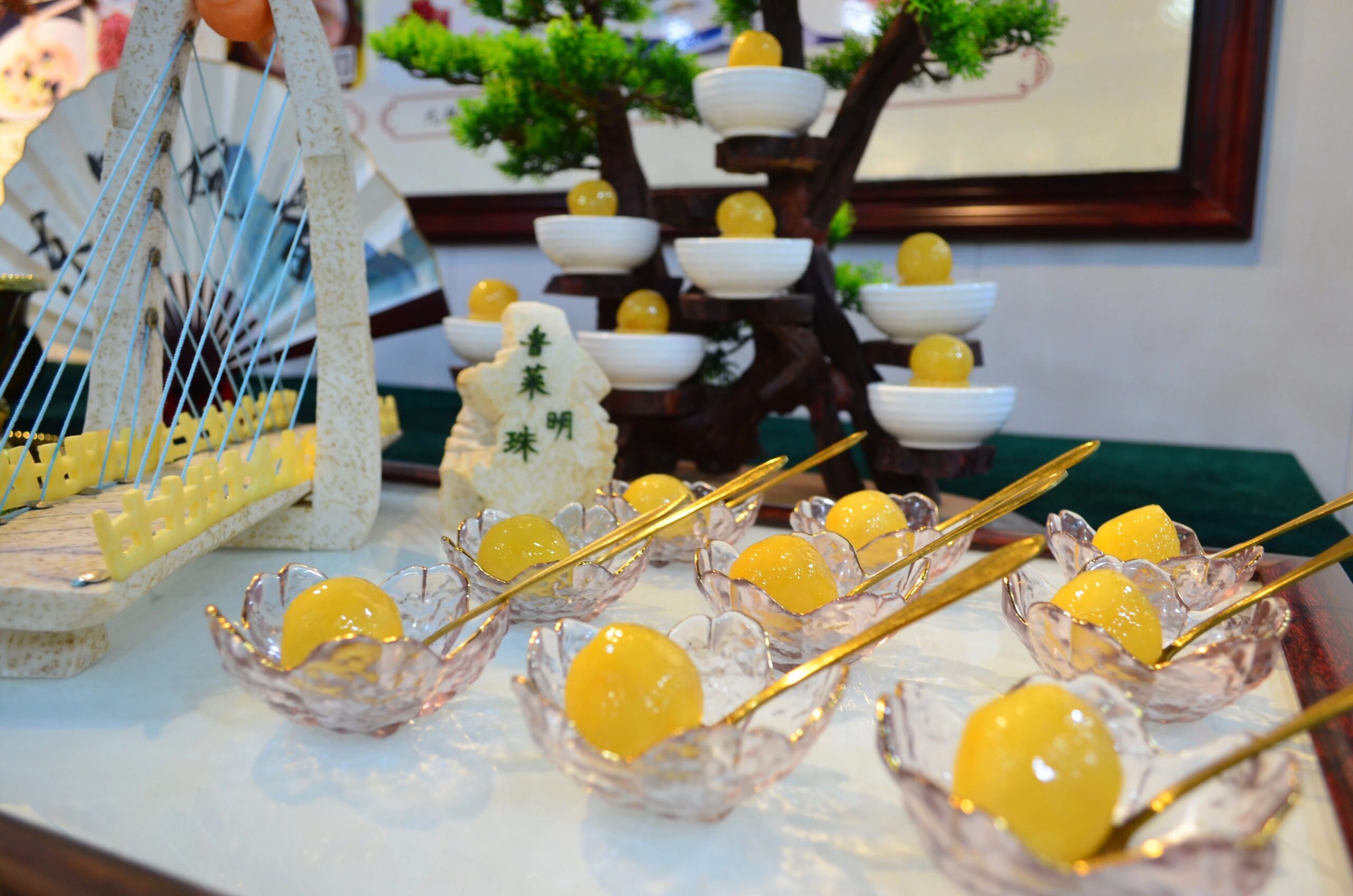 Hollow Glazed Sweet Balls