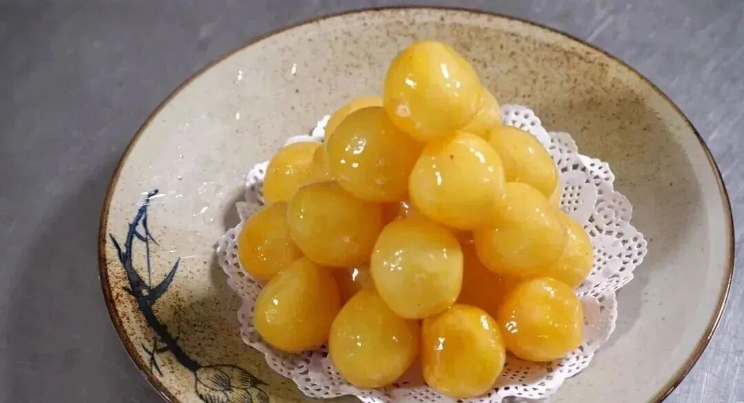 Hollow Glazed Sweet Balls